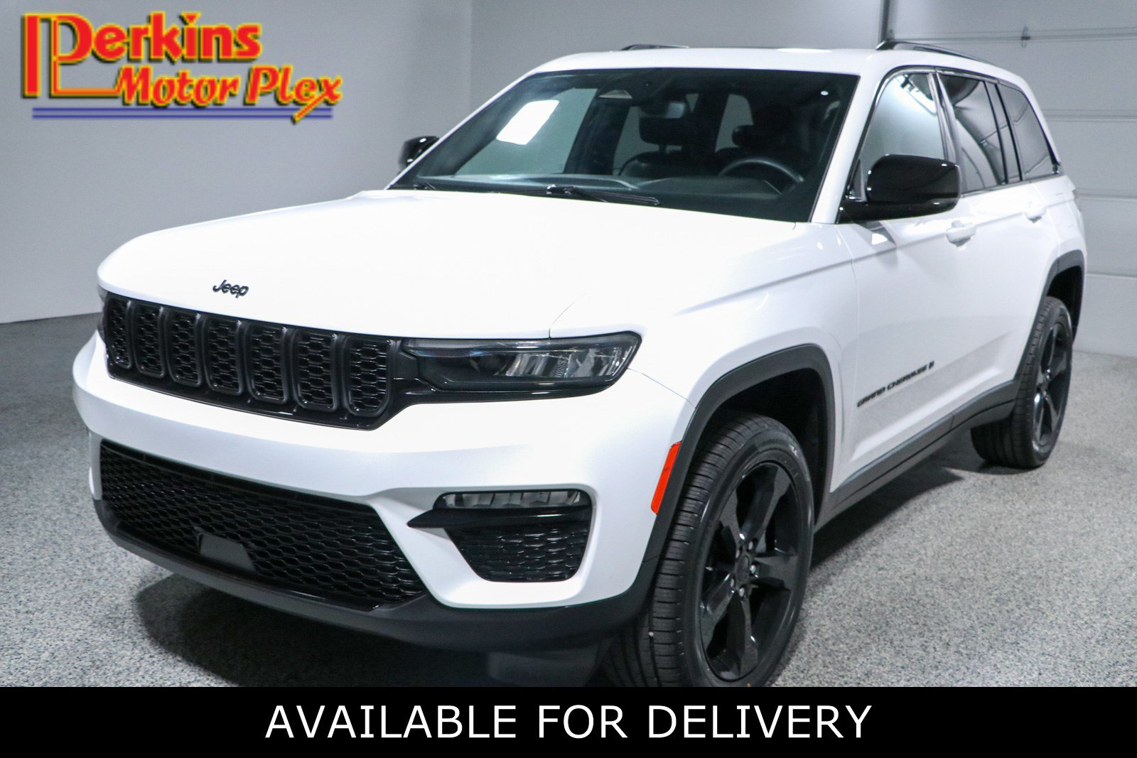 Used 2024 Jeep Grand Cherokee Limited w/ Black Appearance Package AWD/4WD image 1