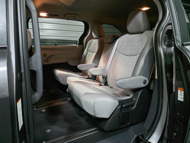 Used 2023 Toyota Sienna LE image 17