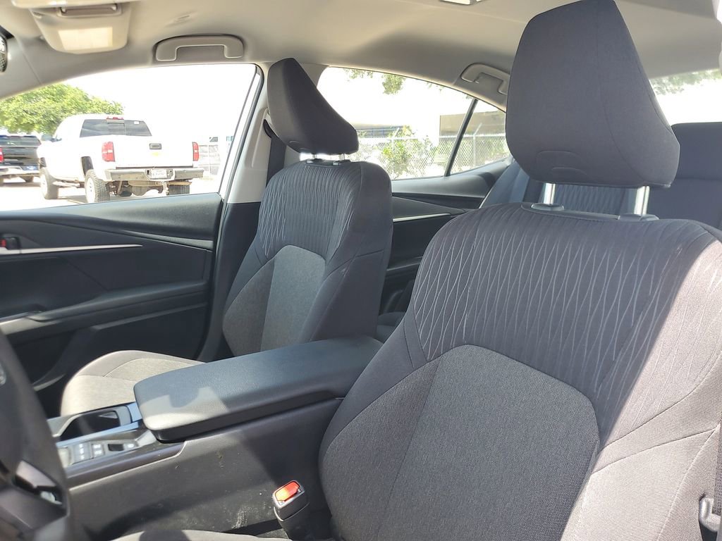 Used 2025 Toyota Camry LE FWD image 13