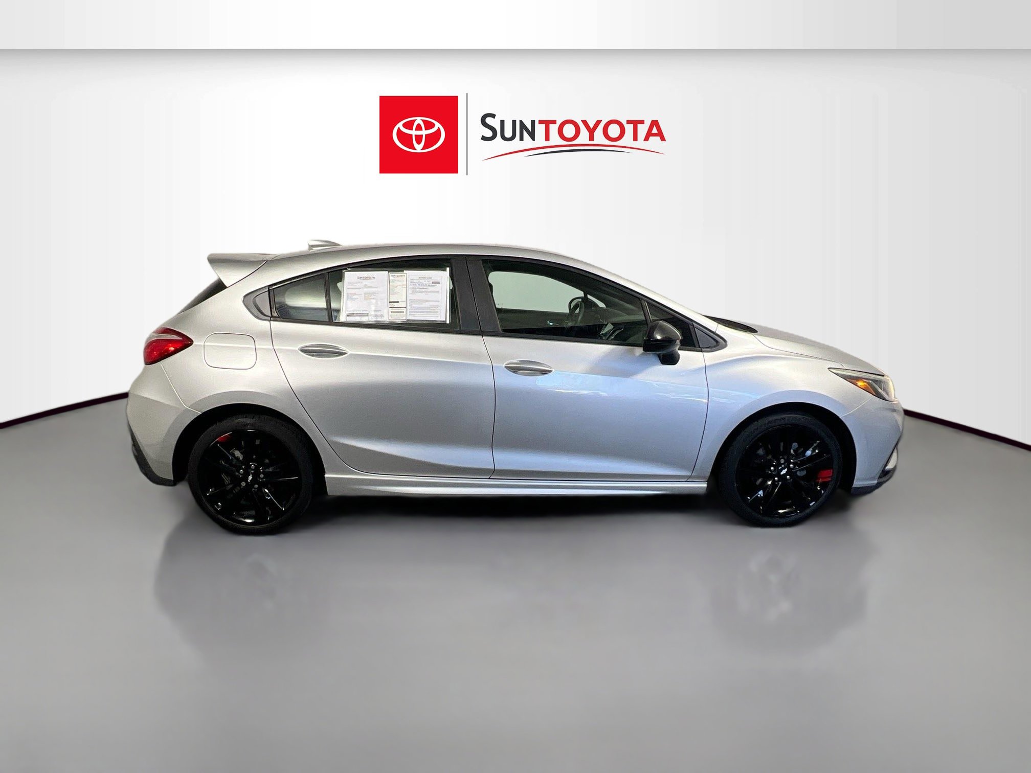 Used 2018 Chevrolet Cruze LT w/ Redline Edition image 2