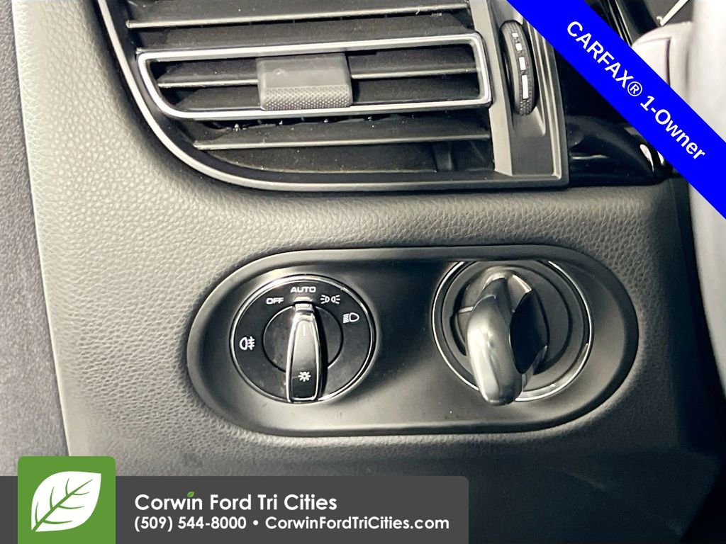 Used 2024 Porsche Macan image 18