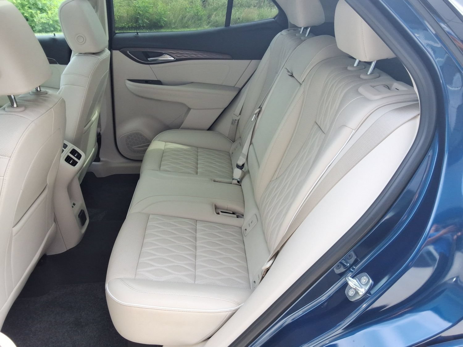Used 2023 Buick Envision Avenir FWD image 31