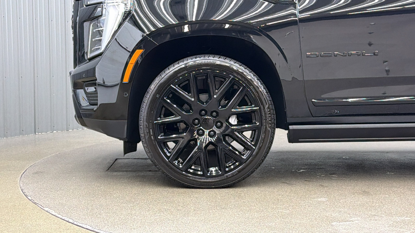 Used 2026 GMC Yukon Denali Ultimate w/ LPO, Floor Liner Package AWD/4WD image 9