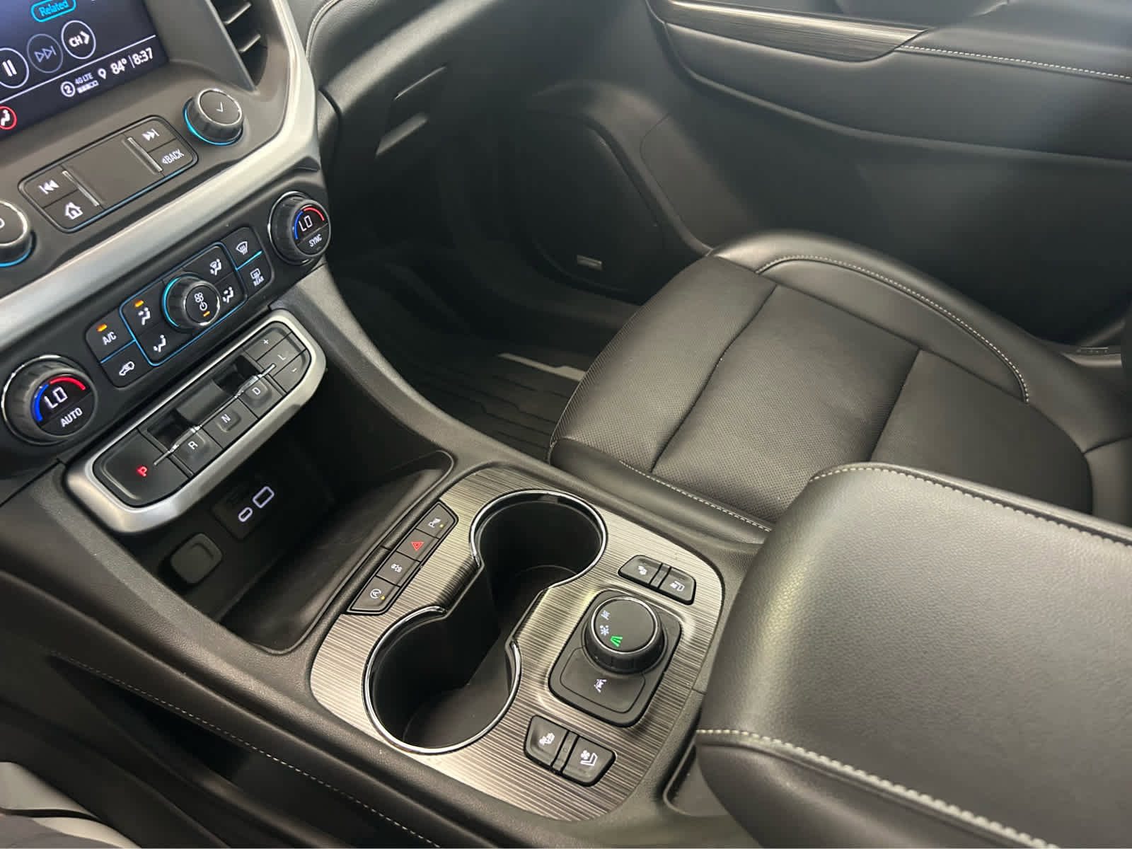 Used 2023 GMC Acadia SLT w/ Elevation Edition image 13