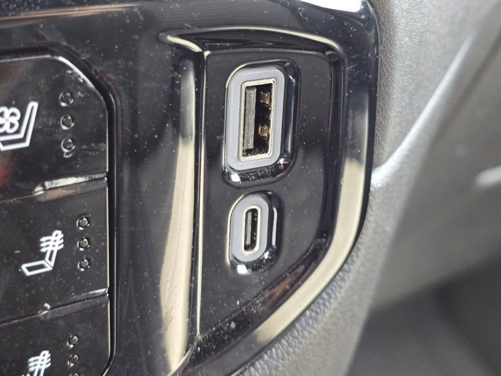 Used 2024 Chevrolet Silverado 2500 ZR2 w/ Technology Package image 4