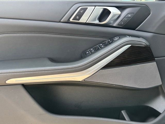 Used 2025 BMW X5 xDrive40i w/ Premium Package image 14