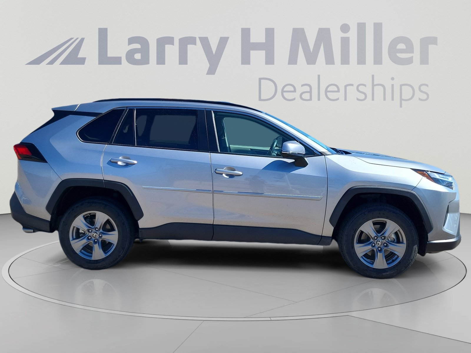 Used 2025 Toyota RAV4 XLE w/ Convenience Package AWD/4WD image 3