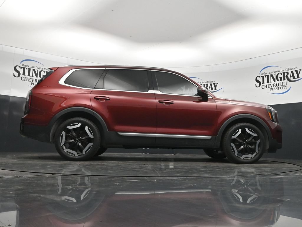 Used 2023 Kia Telluride EX w/ EX Captain's Chair Package FWD image 33