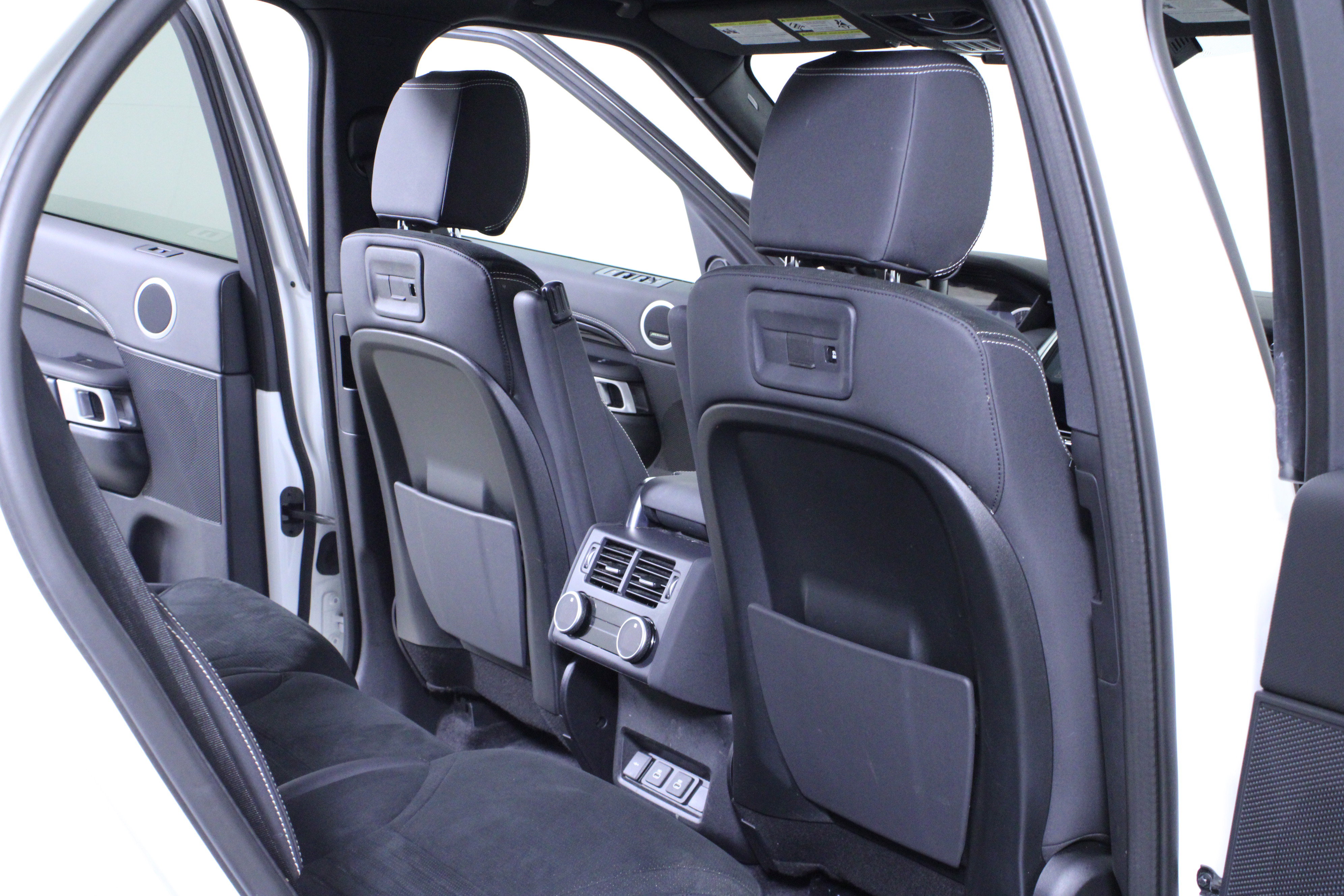 Used 2023 Land Rover Discovery S R-Dynamic image 14