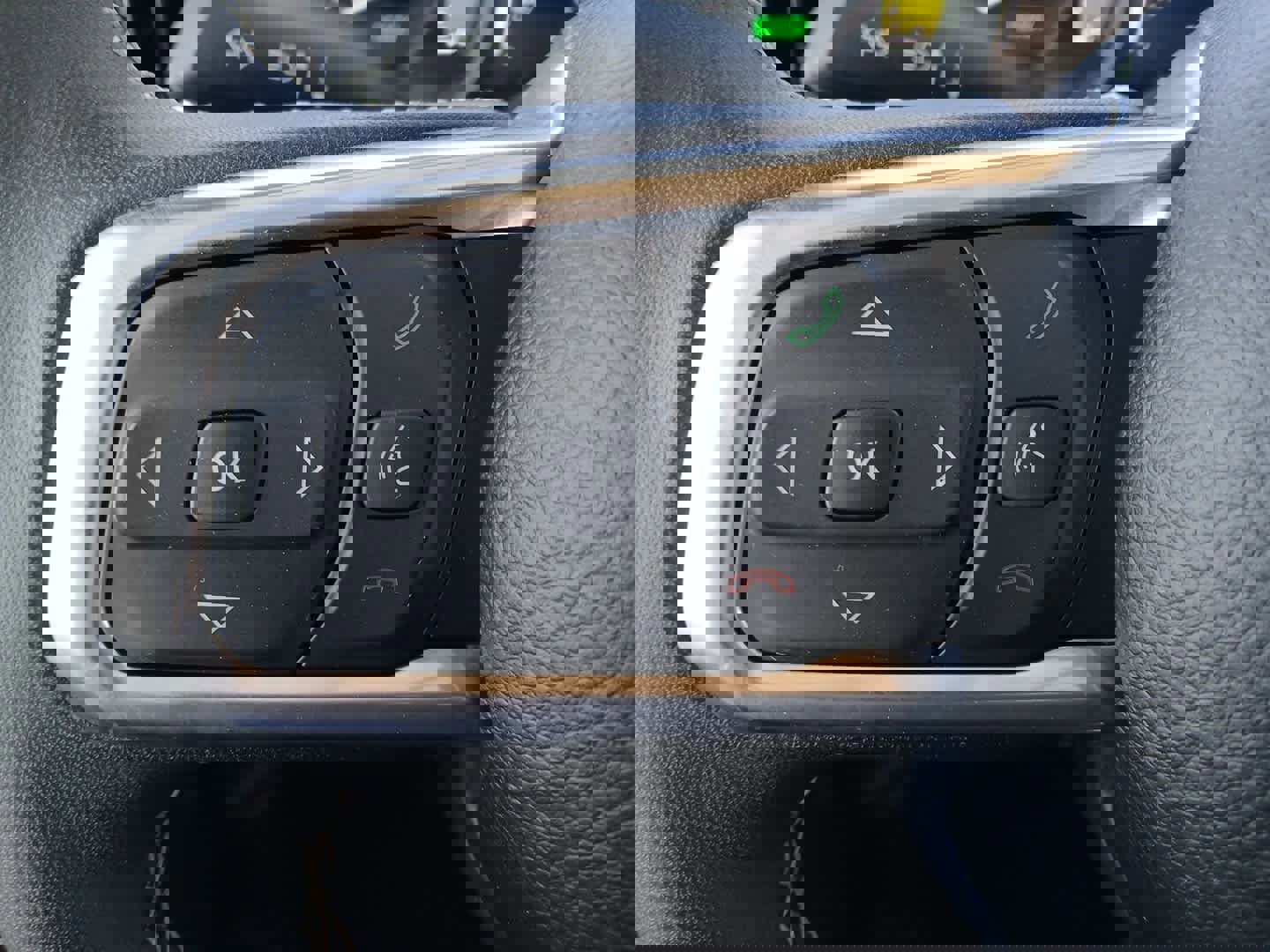 Used 2025 Jeep Wrangler Sahara image 34