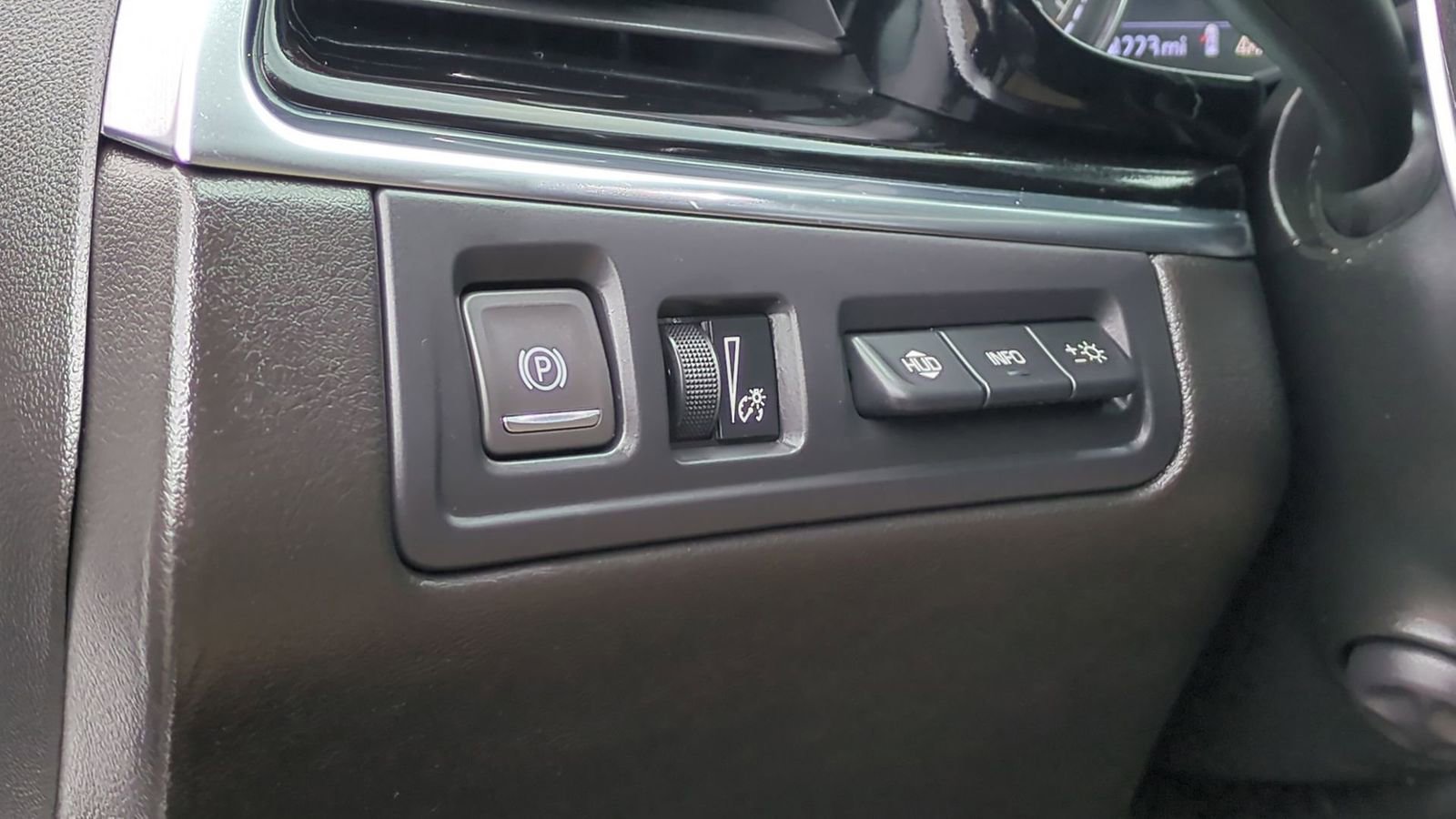 Used 2021 Cadillac XT6 Sport w/ LPO, ONYX Package image 18