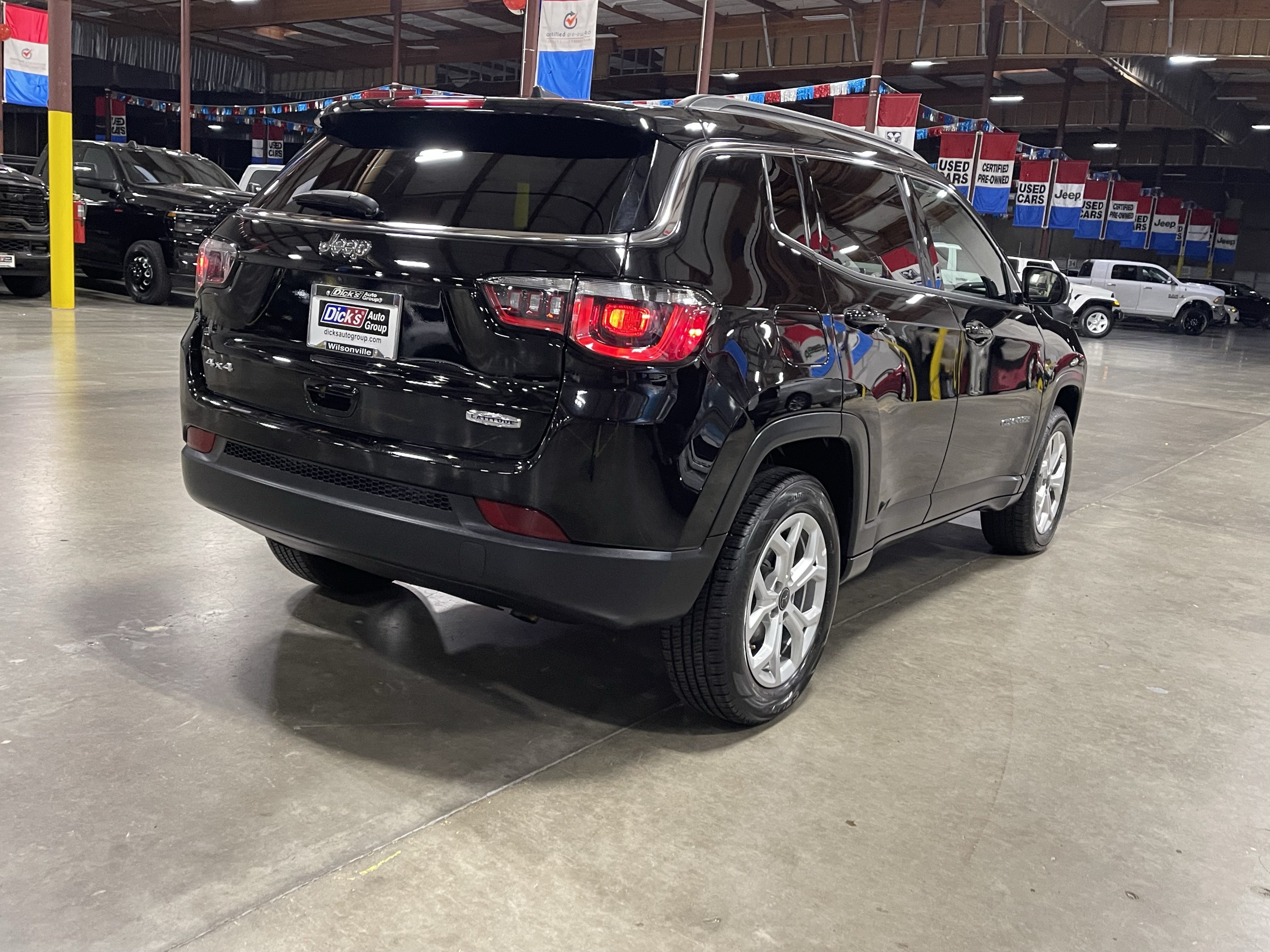Certified 2025 Jeep Compass Latitude w/ Sun & Sound Group AWD/4WD image 5