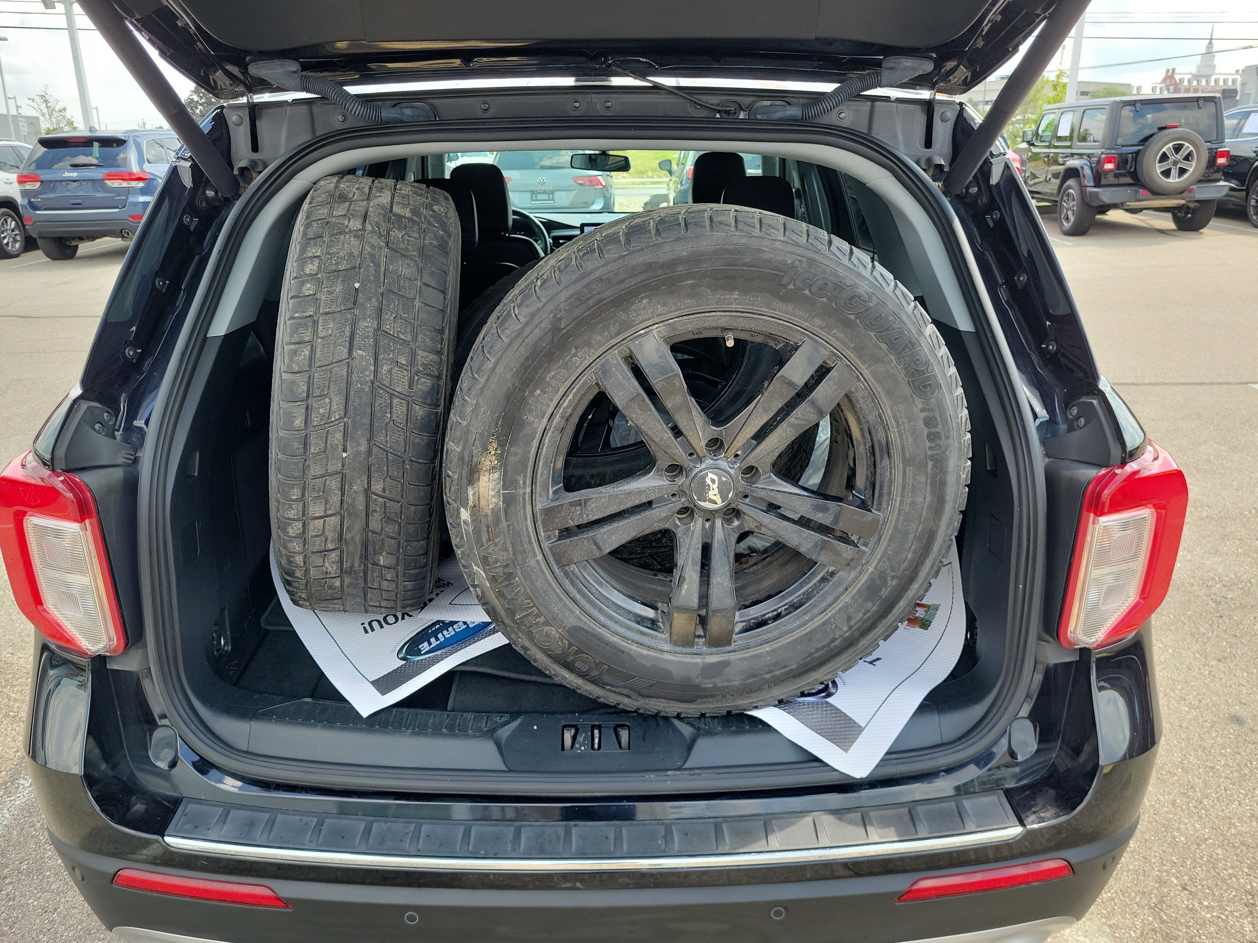 Used 2022 Ford Explorer Limited AWD/4WD image 7