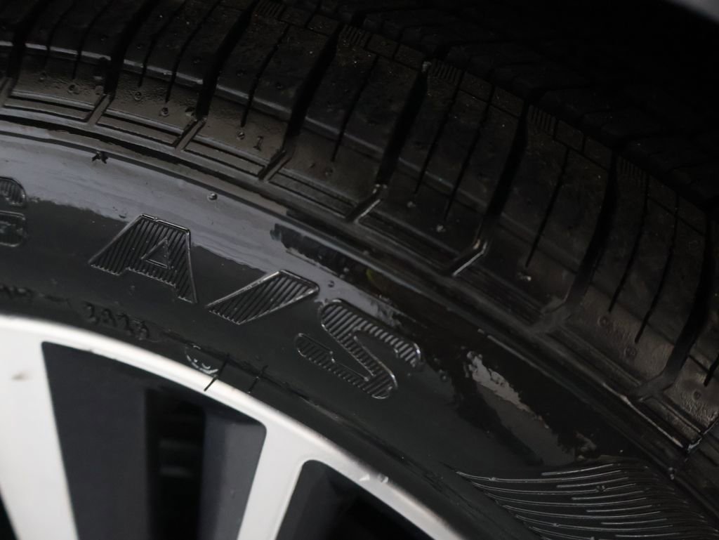 Used 2023 Nissan Versa SV image 31