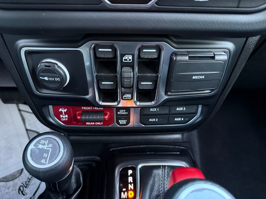 Used 2024 Jeep Wrangler Unlimited Rubicon w/ Technology Group image 26