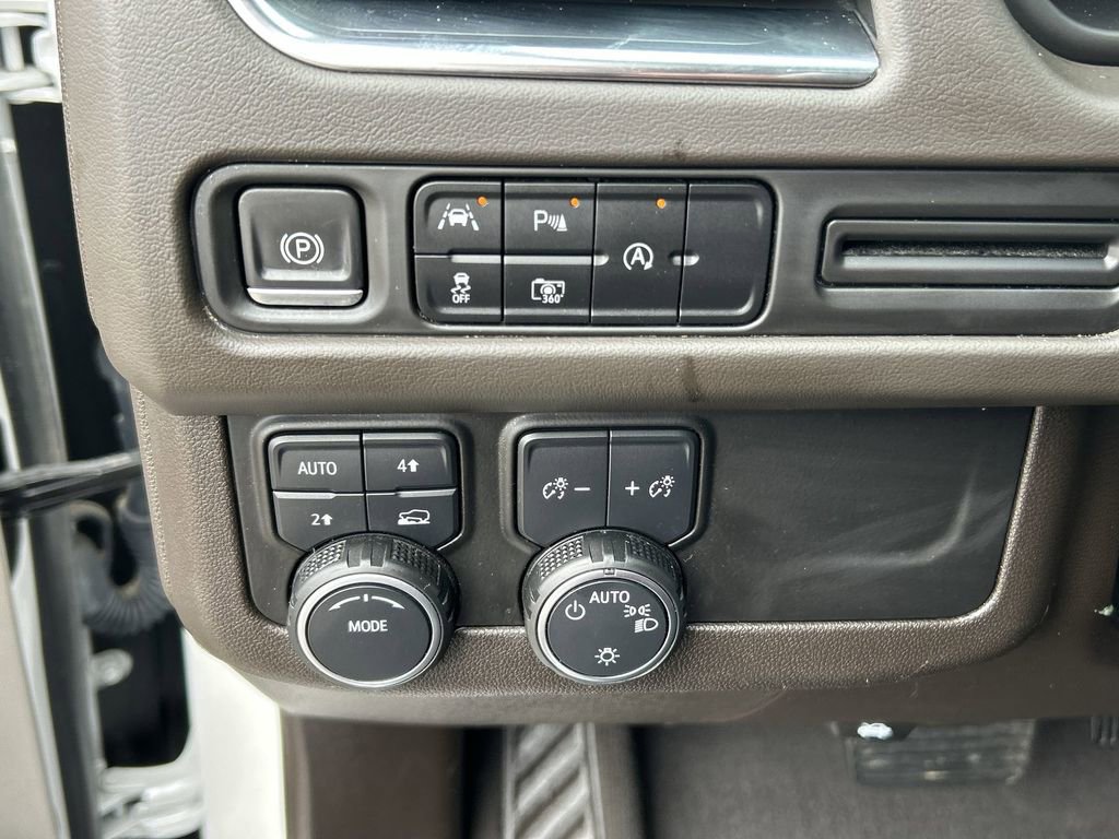 Used 2023 Chevrolet Tahoe LT w/ Luxury Package AWD/4WD image 18