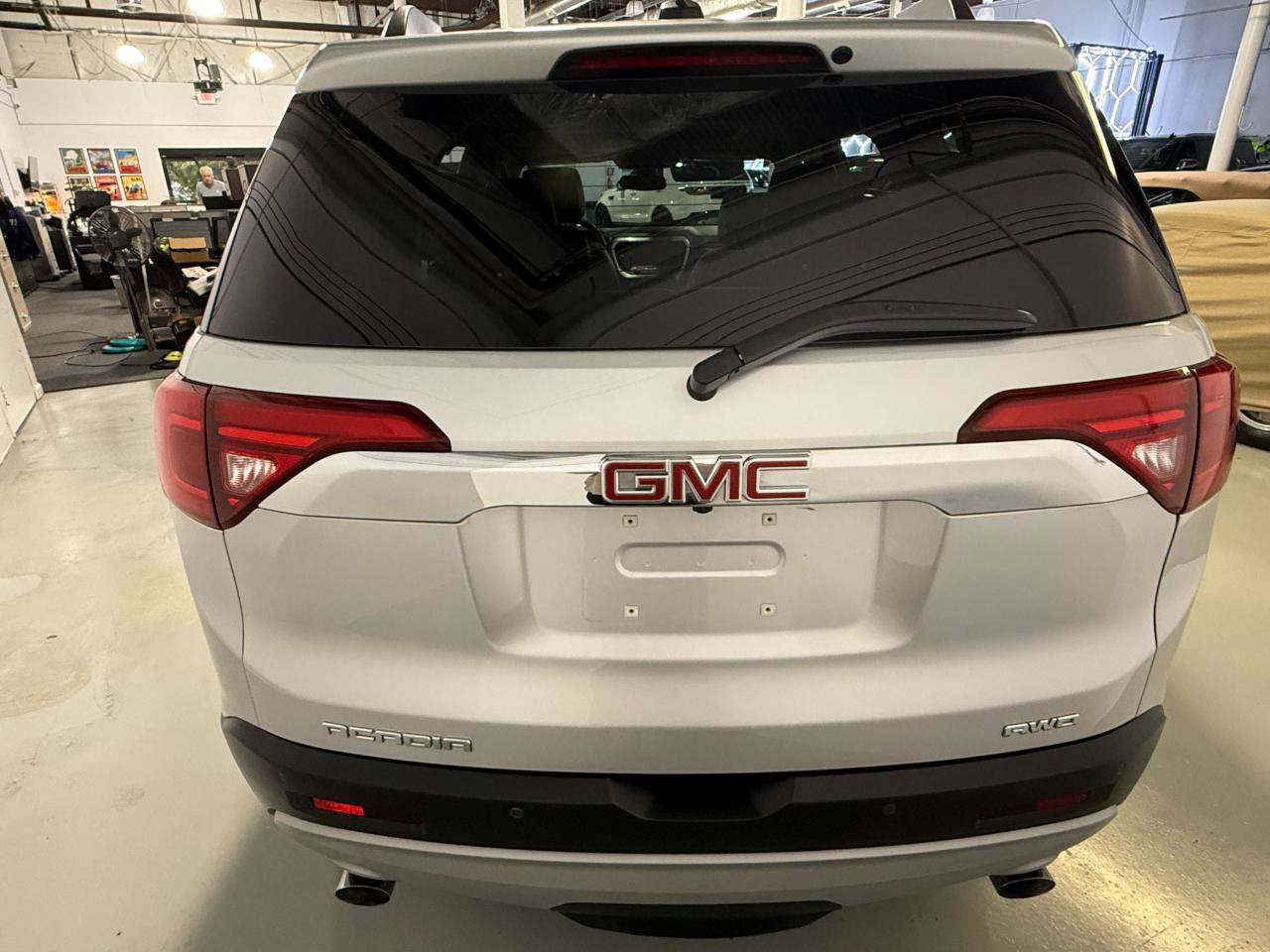 Used 2019 GMC Acadia SLT AWD/4WD image 16