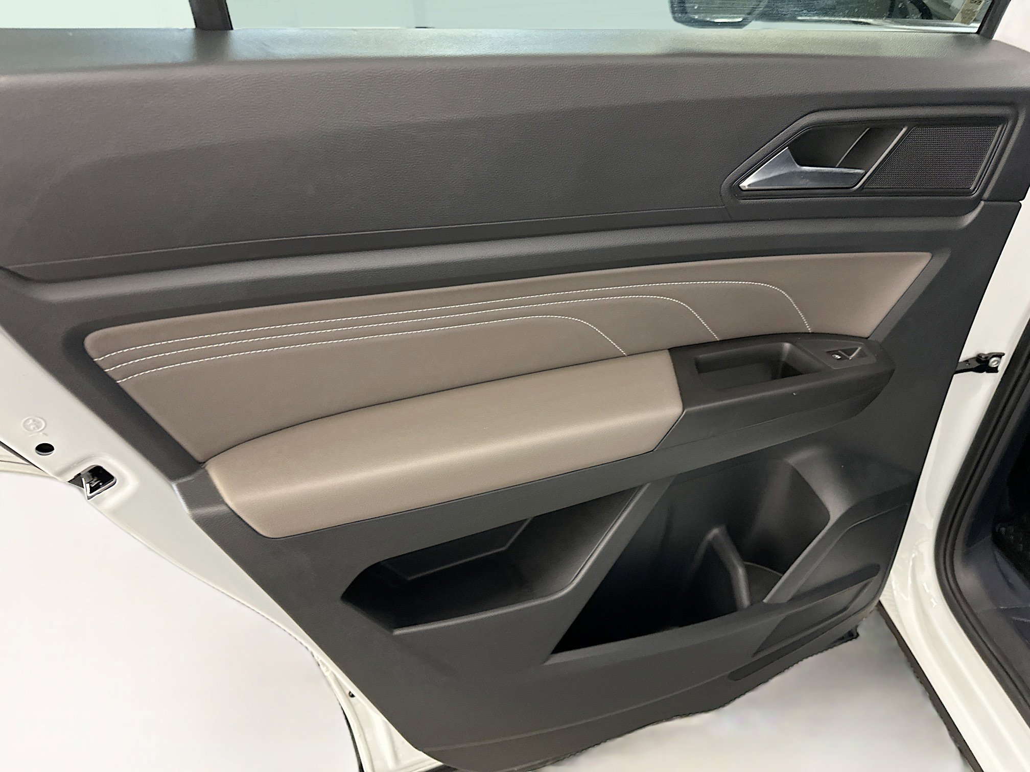 Used 2022 Volkswagen Atlas Cross Sport SE image 26