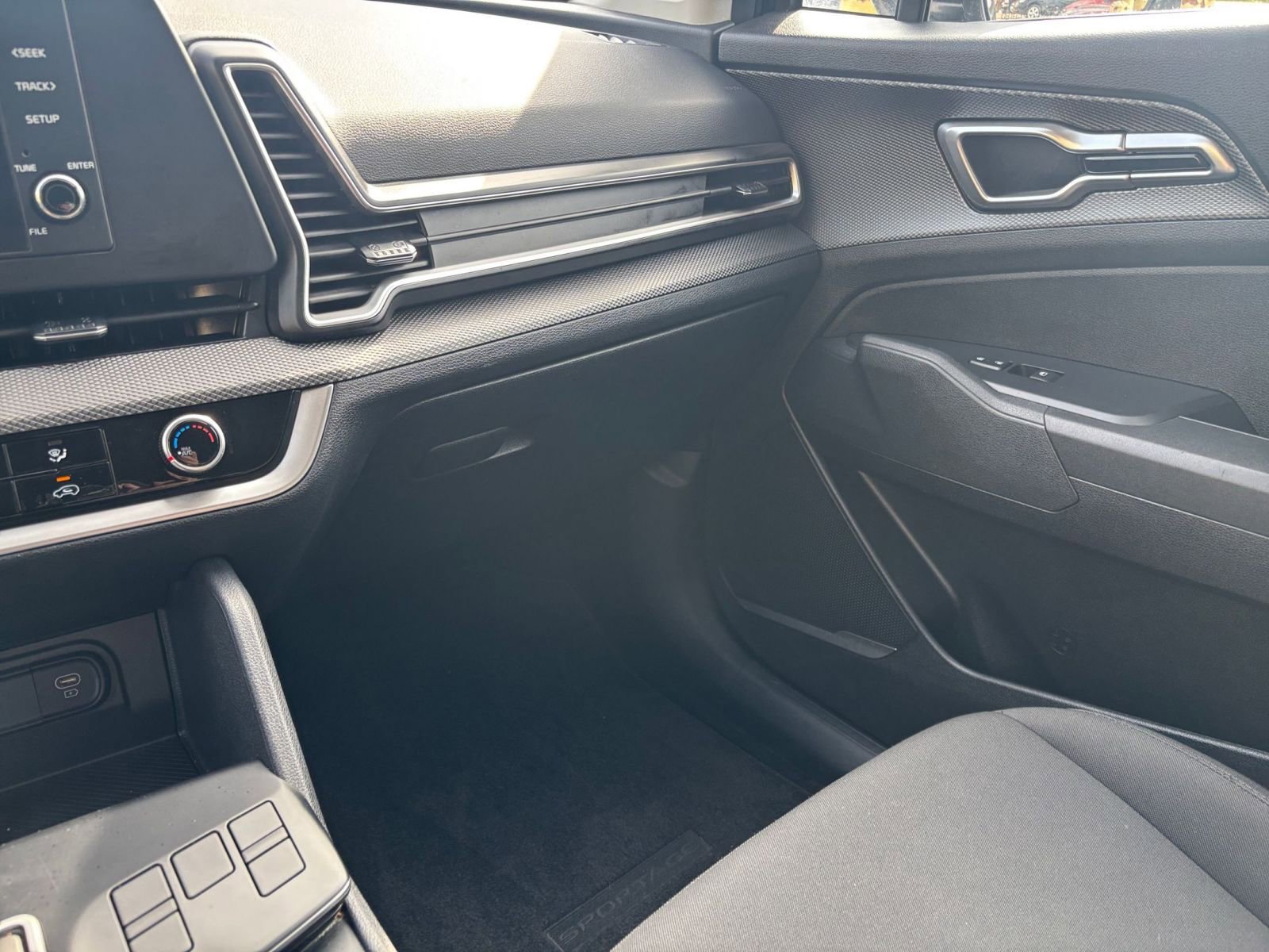 Used 2025 Kia Sportage LX image 34