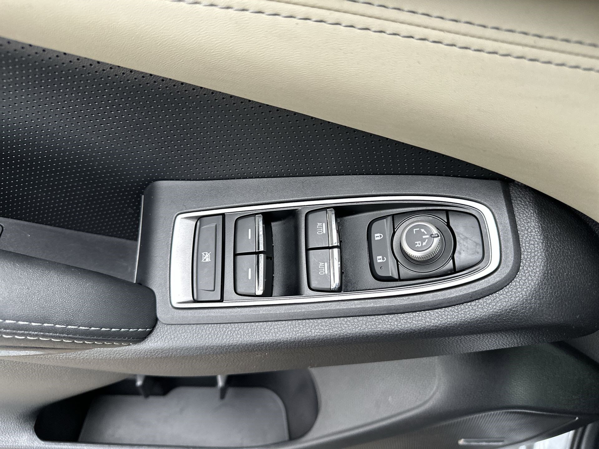 Used 2022 Subaru Ascent Limited w/ Technology Package image 15