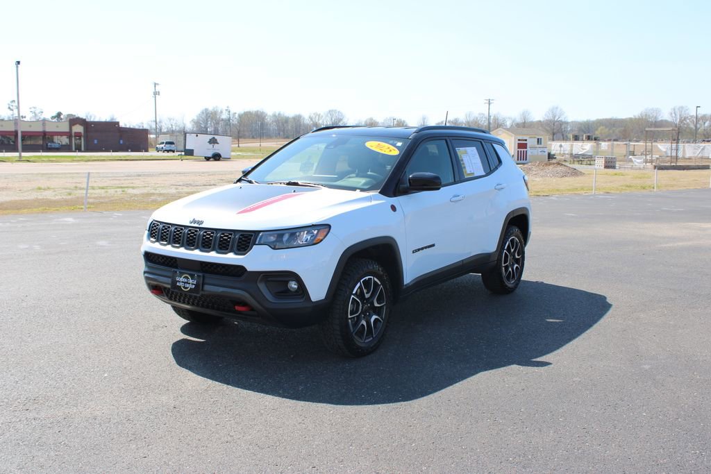 Used 2025 Jeep Compass Trailhawk AWD/4WD image 4