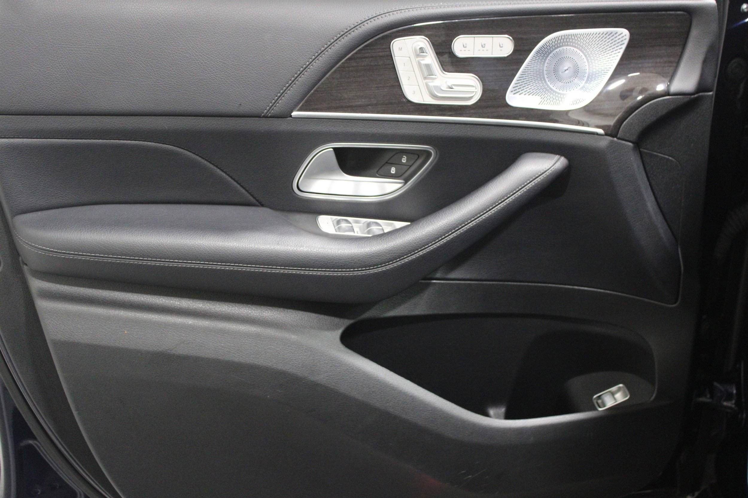 Used 2020 Mercedes-Benz GLS 450 4MATIC w/ Convenience Package image 3