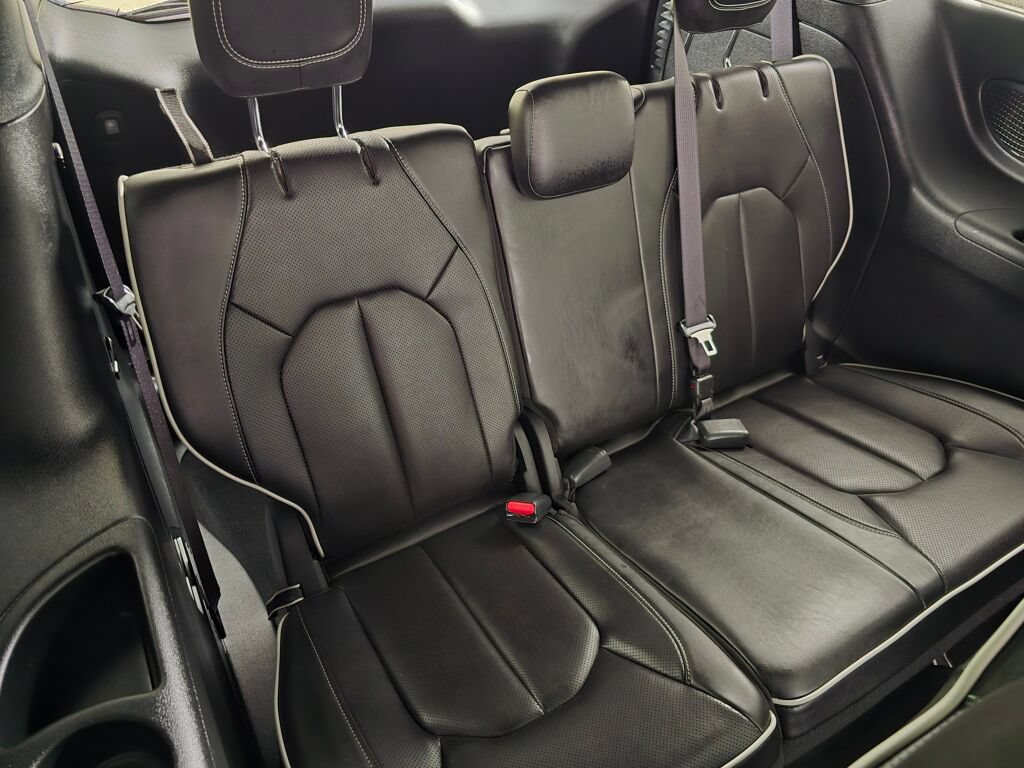 Used 2023 Chrysler Pacifica Limited w/ Uconnect Theater Family Group FWD image 38