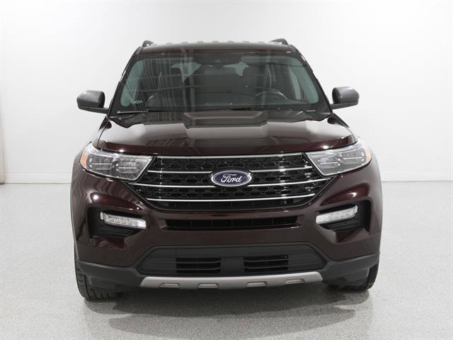 Used 2022 Ford Explorer XLT w/ Equipment Group 202A image 2