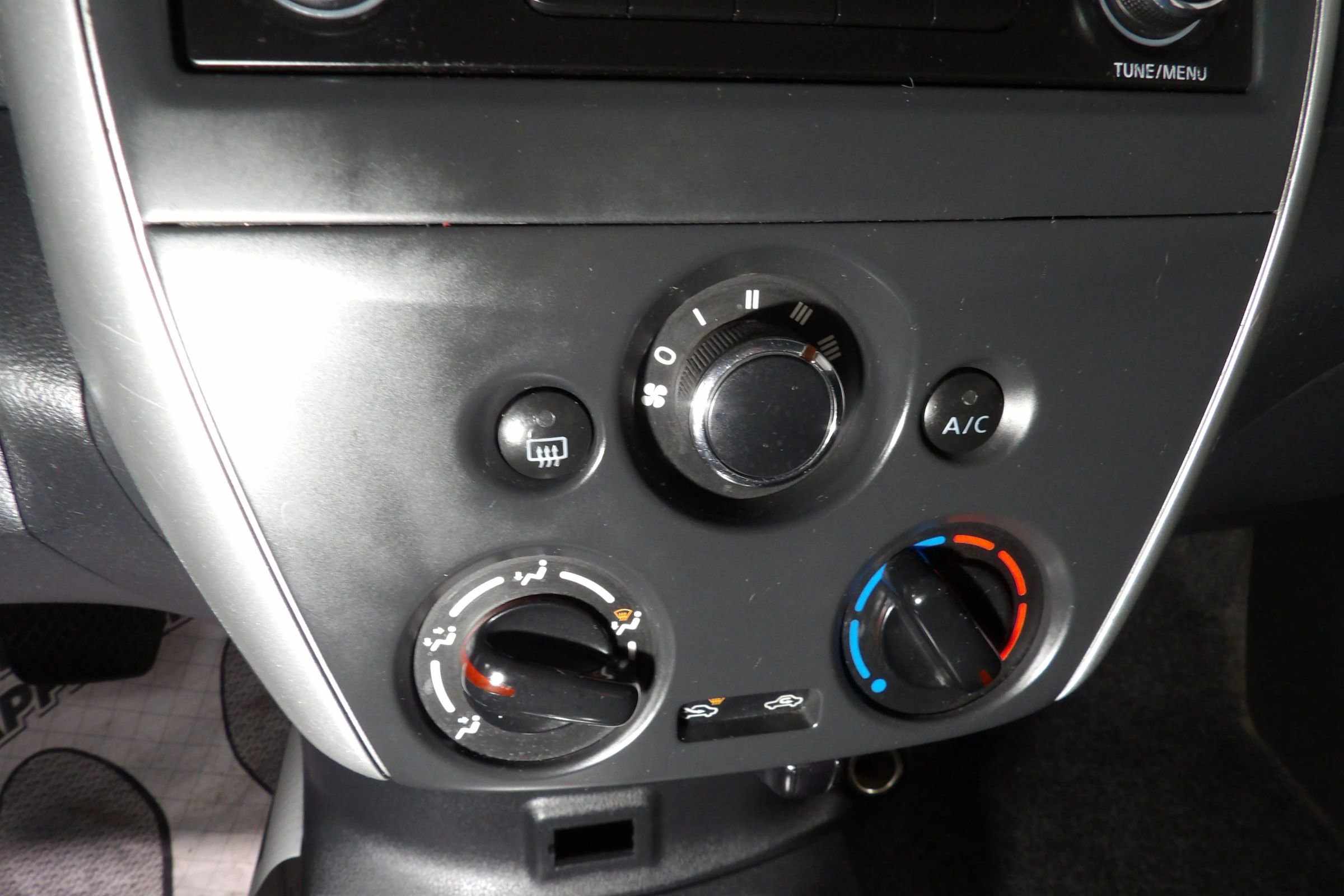 Used 2017 Nissan Versa SV FWD image 12