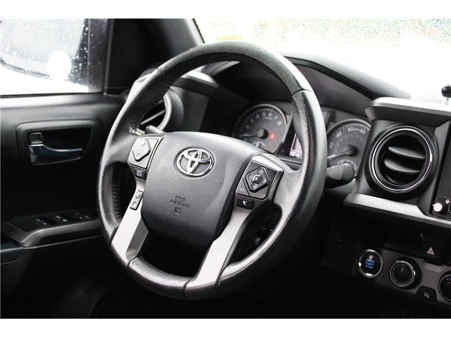 Used 2017 Toyota Tacoma TRD Off-Road w/ Premium & Technology Package image 15