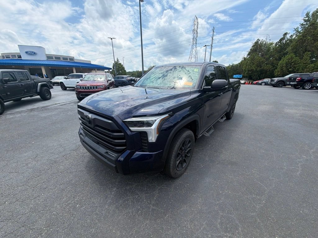 Used 2025 Toyota Tundra SR5 w/ SR5 Premium Package AWD/4WD image 12