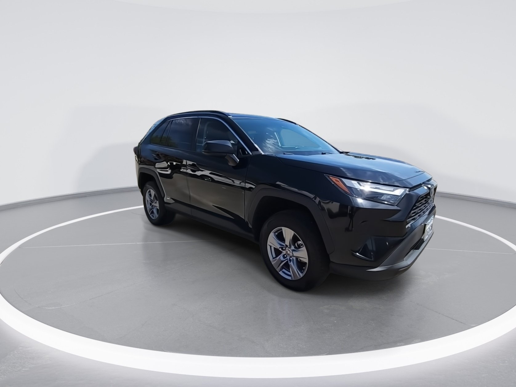 Used 2023 Toyota RAV4 LE AWD/4WD image 2