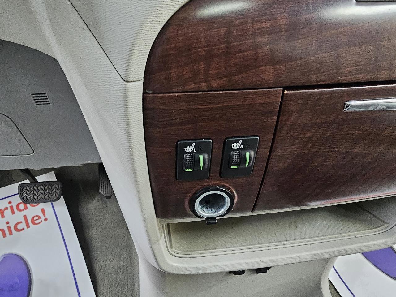 Used 2013 Toyota Sienna XLE image 38