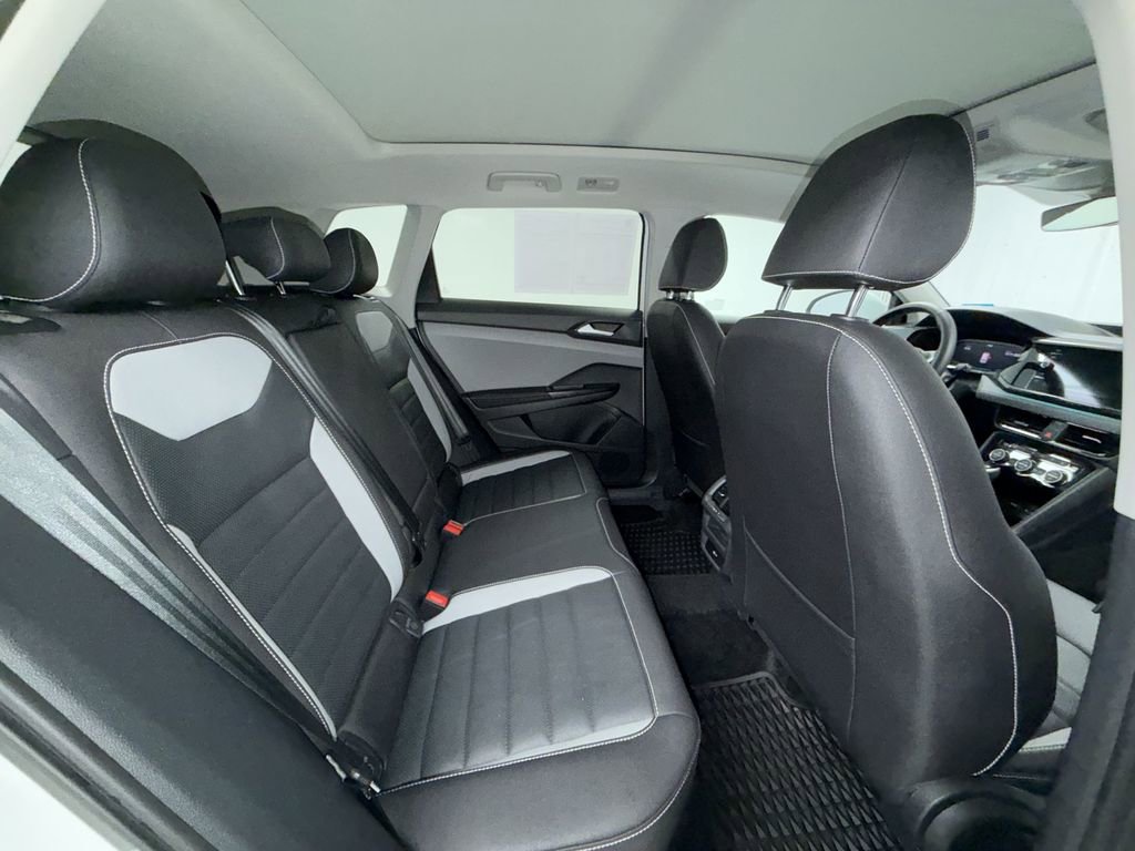 Used 2024 Volkswagen Taos SEL image 11