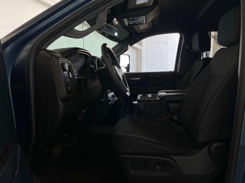 Used 2025 Chevrolet Silverado 2500 Custom w/ Custom Value Package AWD/4WD image 10