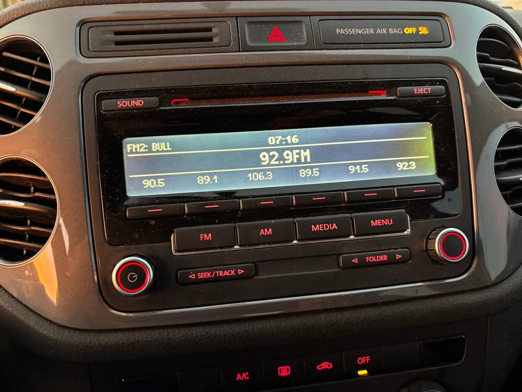 Used 2014 Volkswagen Tiguan S image 6