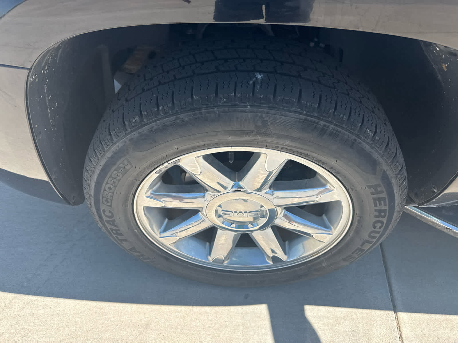 Used 2010 GMC Yukon XL Denali RWD image 6