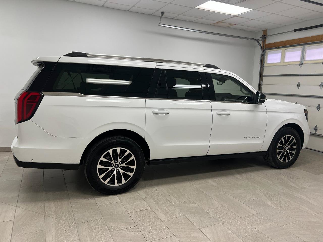 Used 2025 Ford Expedition Max Platinum AWD/4WD image 14