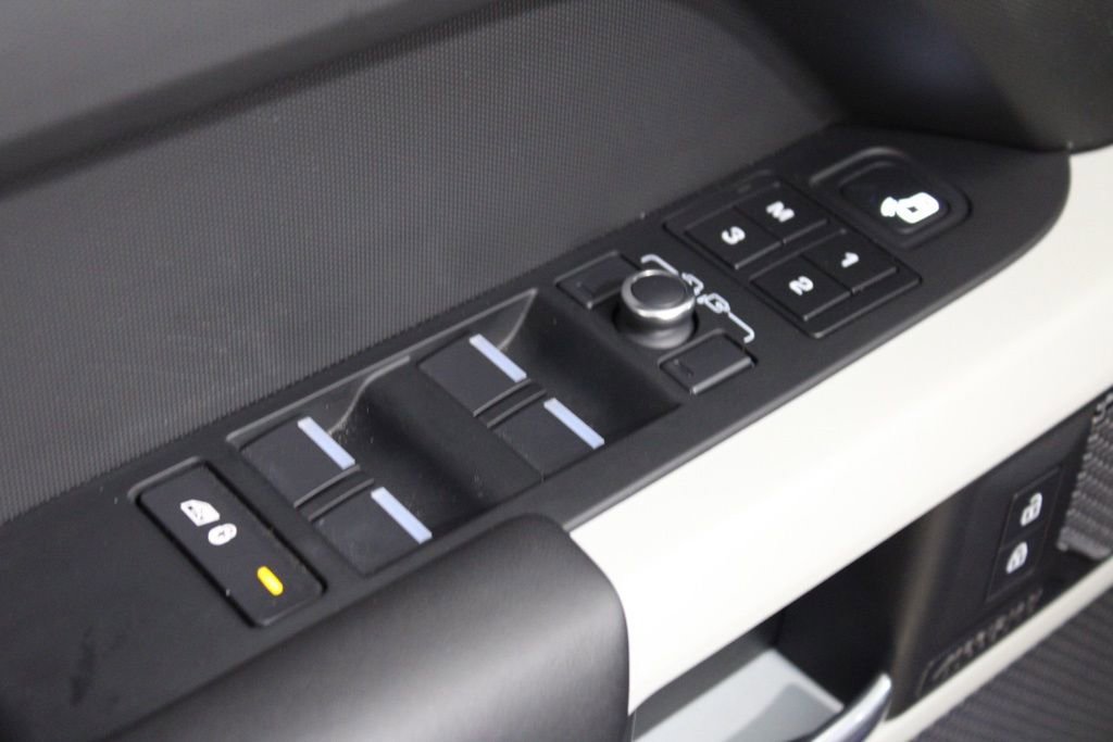 Used 2022 Land Rover Defender 110 X-Dynamic HSE image 18