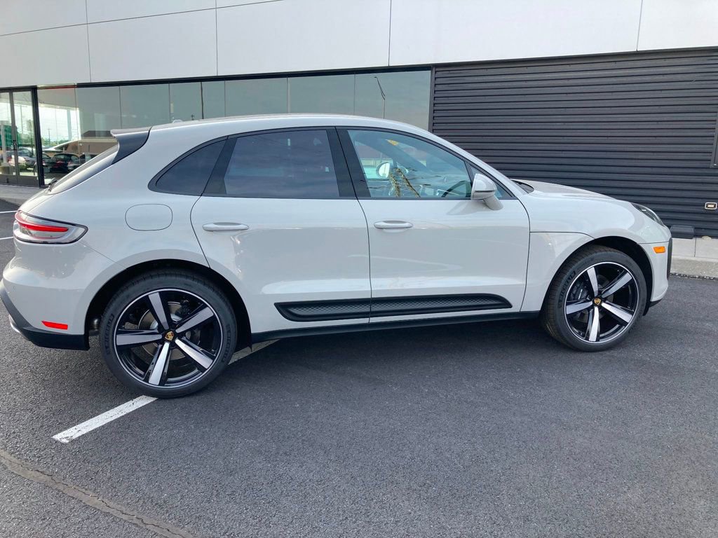 Used 2024 Porsche Macan image 14