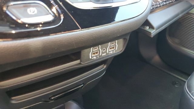 Used 2023 Chrysler Pacifica Touring-L w/ S Appearance Package image 18