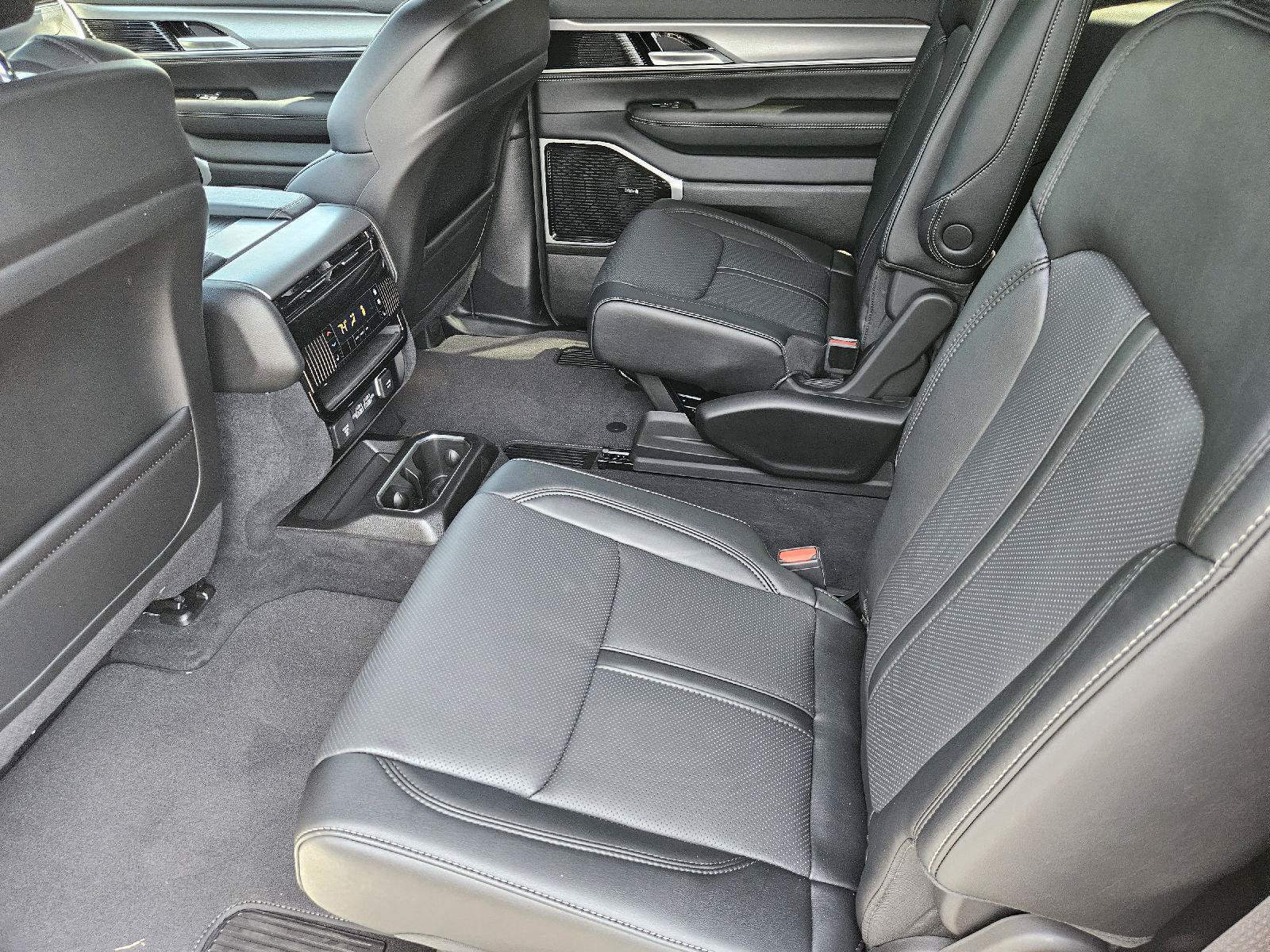 New 2026 Jeep Grand Wagoneer Limited AWD/4WD image 17