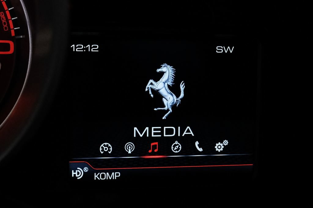 Used 2022 Ferrari F8 Tributo RWD image 31