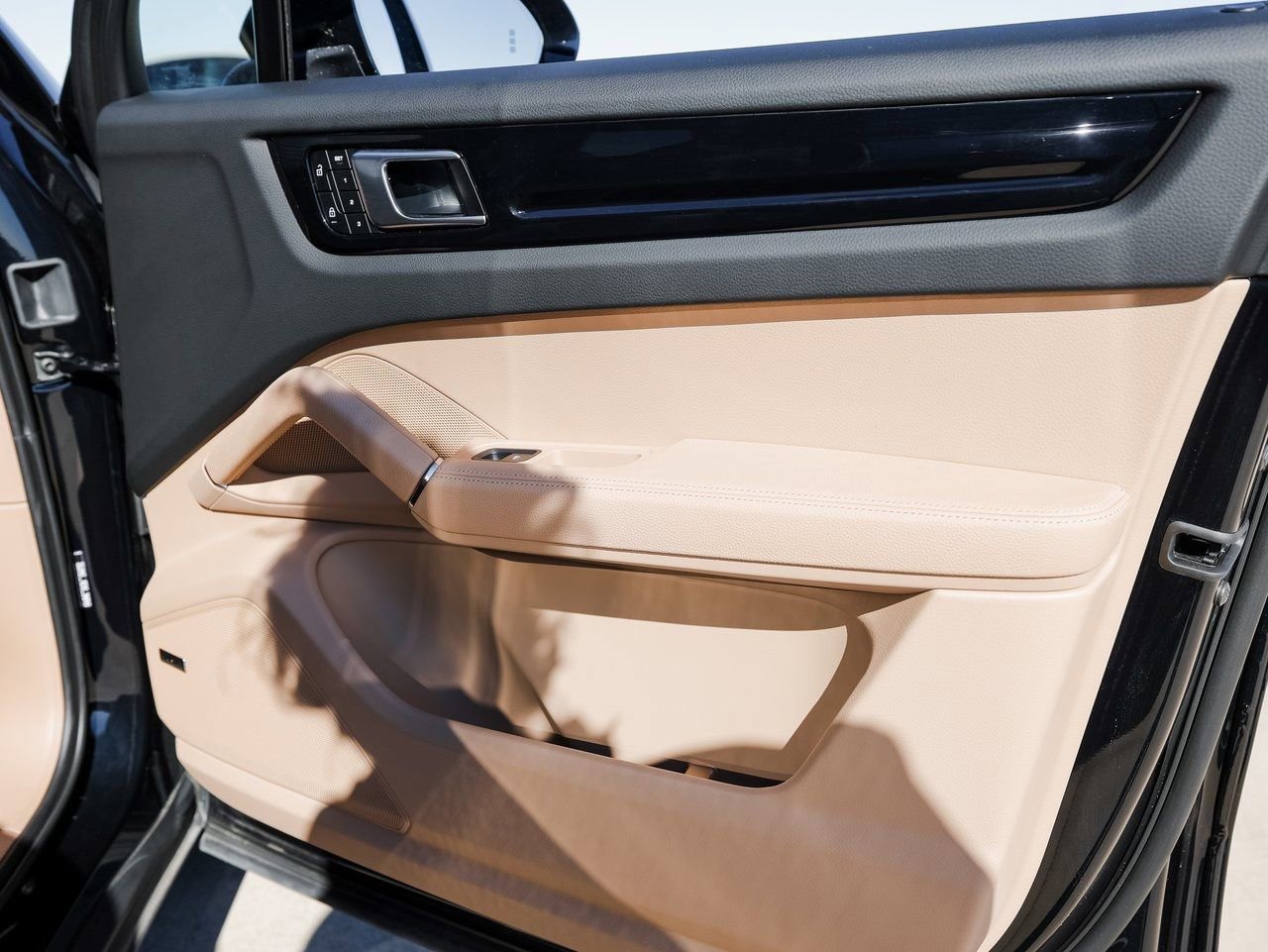 Certified 2023 Porsche Cayenne image 26