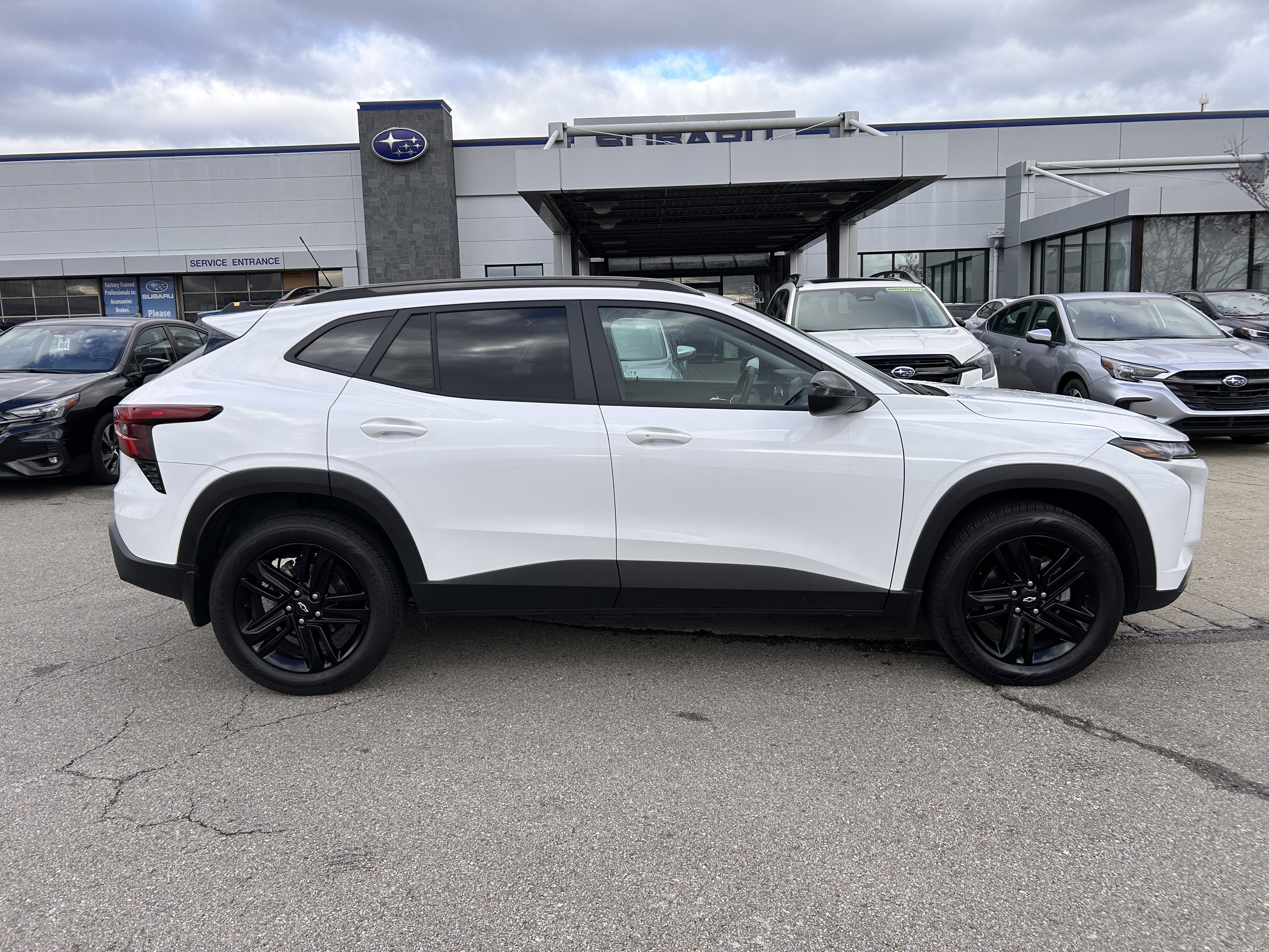 Used 2025 Chevrolet Trax ACTIV w/ Sunroof Package image 8