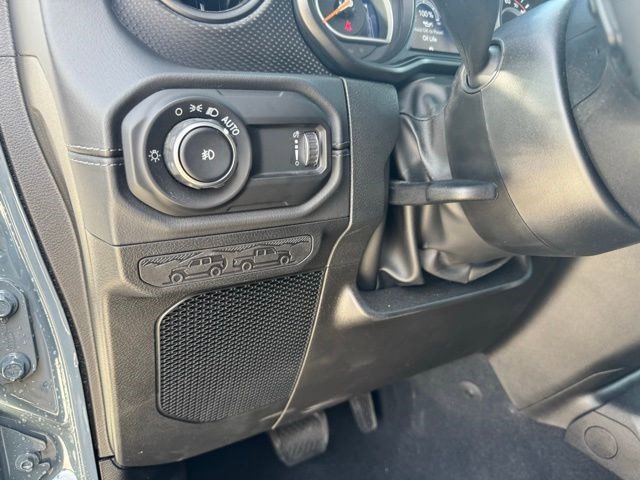 Used 2025 Jeep Wrangler Unlimited Rubicon AWD/4WD image 13