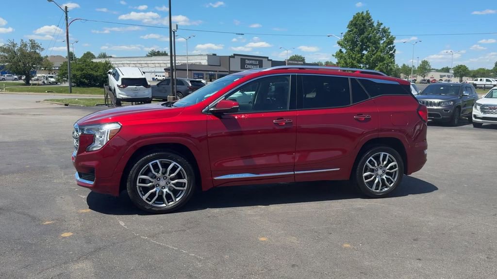 Used 2023 GMC Terrain Denali w/ Denali Premium Package AWD/4WD image 3