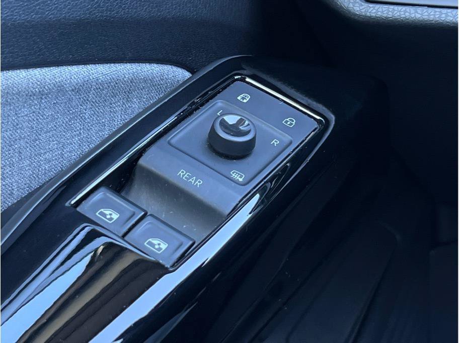 Used 2023 Volkswagen ID.4 Pro RWD image 16