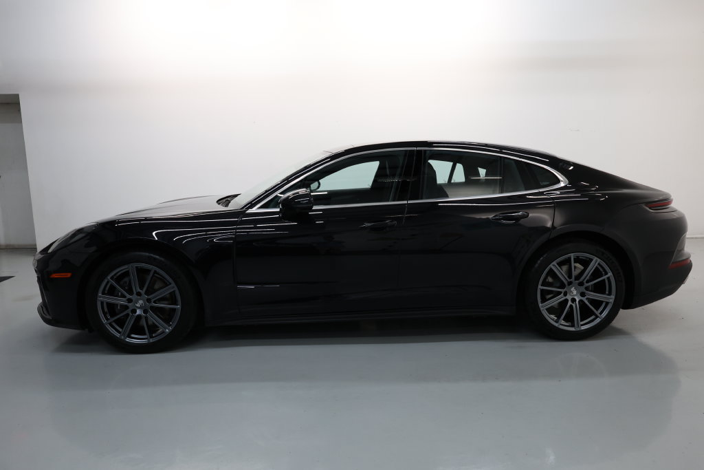 Used 2025 Porsche Panamera image 53