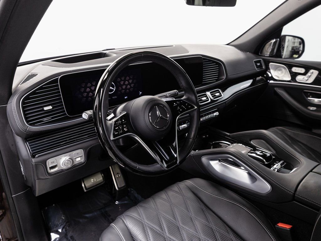 Used 2024 Mercedes-Benz Maybach GLS 600 4MATIC image 9